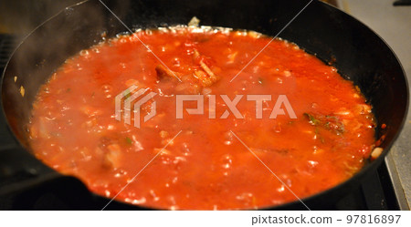 make tomato sauce in cast iron skillet 97816897