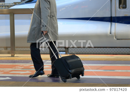Shinkansen platform passenger, tourist, businessman 97817420