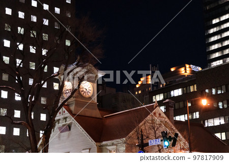 札幌鐘樓在晚上 札幌鐘樓在晚上 97817909