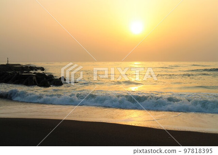 【青森縣五所川原市十三】日本海的夕陽 97818395