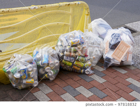 Recyclable waste image, foam container, empty can, PET bottle Recyclable waste image, foam container, empty can, PET bottle 97818832