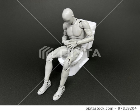 坐著上廁所的洋娃娃 97819204