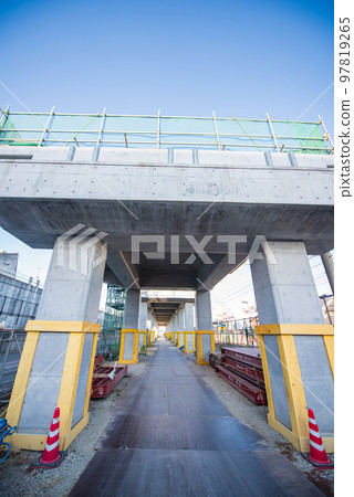 Osaka Prefecture Hankyu Line continuous grade crossing construction 97819265