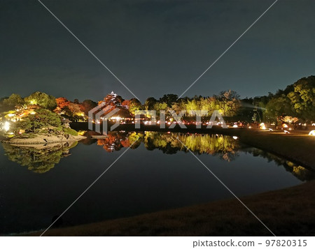 Autumn leaves light up Okayama Korakuen Autumn leaves light up Okayama Korakuen 97820315