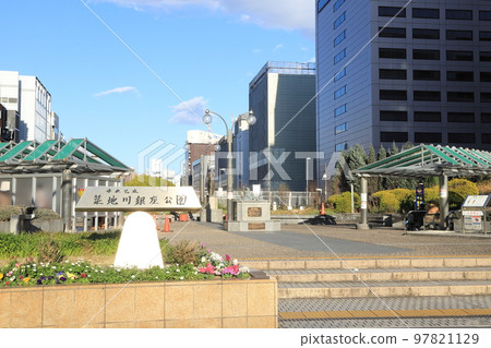 築地川銀座公園，藍天下的城市公園，都市綠洲 97821129