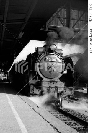 March 28, 1970 D511081 Nobeoka Station March 28, 1970 D511081 Nobeoka Station 97821158