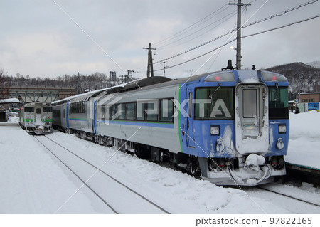 在上川站停靠的特快大雪和普通列車 97822165
