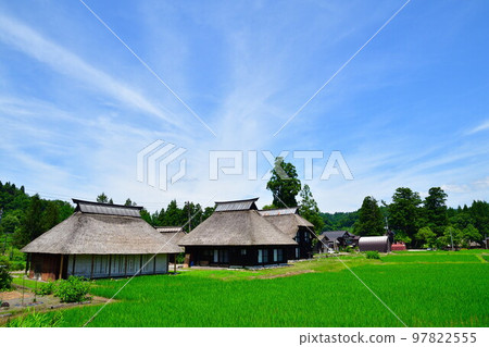 Oginoshima thatched circular village in early summer (Niigata Prefecture) 97822555