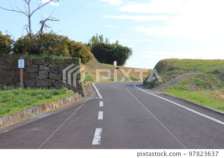 原城石牆和土方遺跡（三之丸遺址附近） 97823637