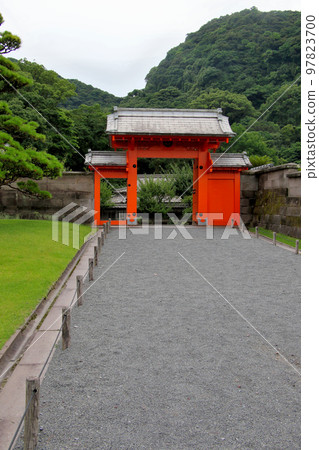 Sengon-en Red Tin Gate 97823700