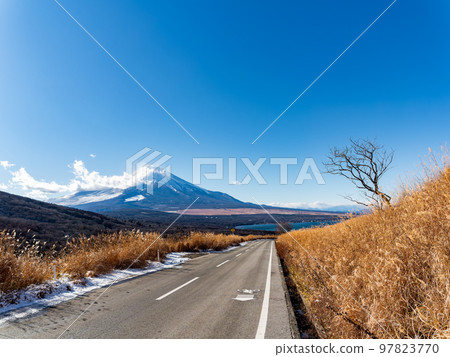 從全景平台看初冬的富士山 從全景平台看初冬的富士山 97823770