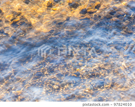 Background material Shine on the surface of the water and reflection of swells Background material Shine on the surface of the water and reflection of swells 97824010