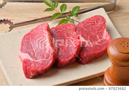Kuroge Wagyu tenderloin, fillet, beef for steak, premium meat, meat, unheated raw meat. domestic beef. 97825682
