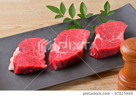 Kuroge Wagyu tenderloin, fillet, beef for steak, premium meat, meat, unheated raw meat. domestic beef. 97825689