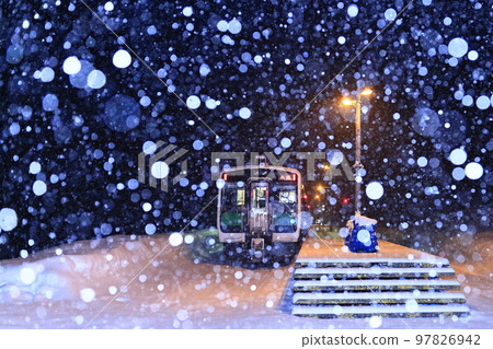 下雪的冬天Oshirakawa車站（Tadami線） 97826942