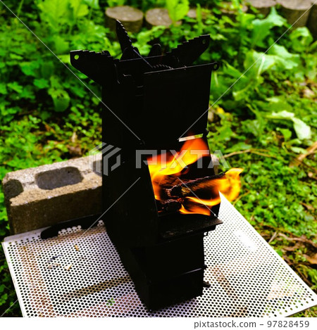 火箭爐材料背景野營災難停電停電 火箭爐材料背景野營災難停電停電 97828459