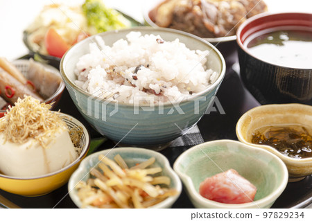 Colorful Japanese cuisine, breakfast, set meals 97829234