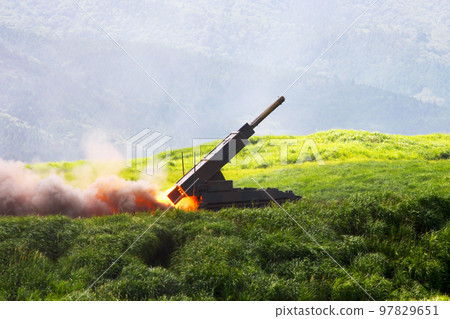 發射掃雷火箭的陸上自衛隊92式掃雷車 97829651