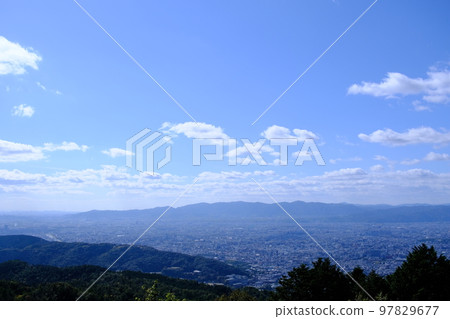 從大文字山山頂眺望(京都府京都市左京區大文字山)4 從大文字山山頂眺望(京都府京都市左京區大文字山)4 97829677