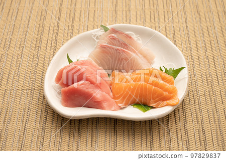 Assorted sashimi (bluefin tuna yellowtail salmon) Assorted sashimi (bluefin tuna yellowtail salmon) 97829837