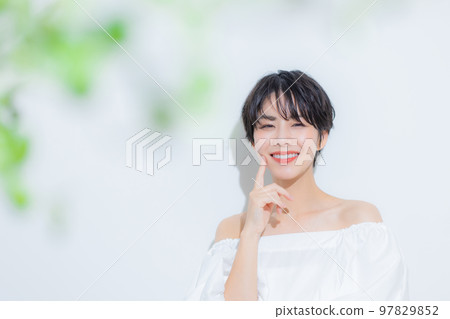 短頭髮的女人 短頭髮的女人 97829852