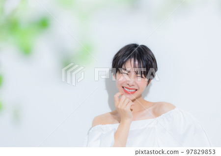 短頭髮的女人 短頭髮的女人 97829853