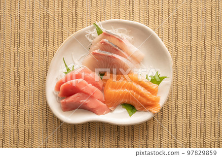 什錦生魚片（藍鰭金槍魚黃尾鮭魚） 97829859