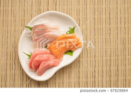 什錦生魚片（藍鰭金槍魚黃尾鮭魚） 97829864