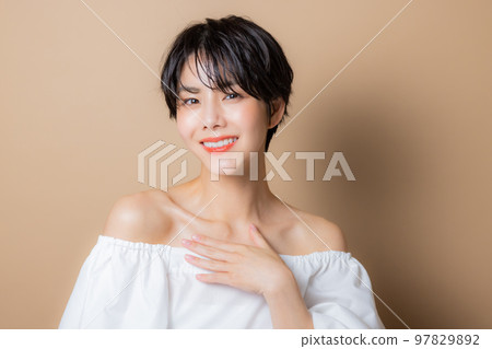 短頭髮的女人 97829892