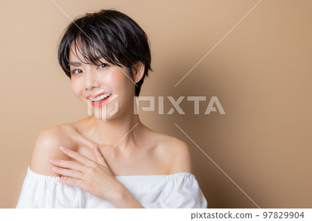 短頭髮的女人 短頭髮的女人 97829904