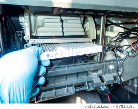 Automobile maintenance Replacement of air conditioner filters Automobile maintenance Replacement of air conditioner filters 97830195