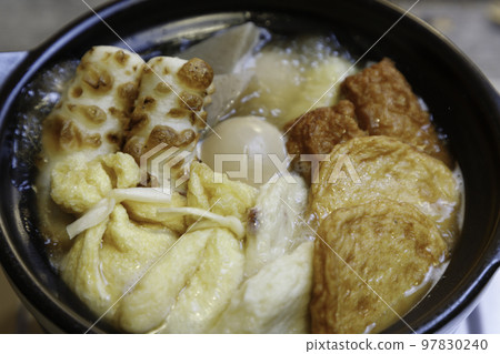 關東煮盛在碗裡 關東煮盛在碗裡 97830240