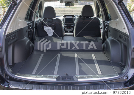 SUV車型後排座椅折疊後的行李箱空間 SUV車型後排座椅折疊後的行李箱空間 97832013
