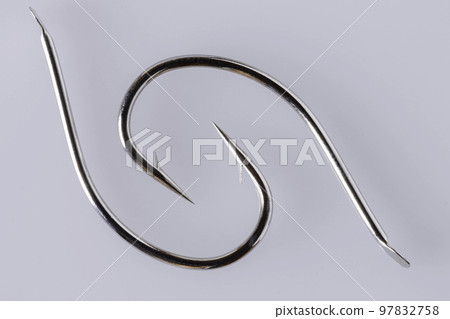 白色背景中釣魚鉤的特寫 97832758