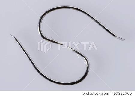 白色背景中釣魚鉤的特寫 97832760