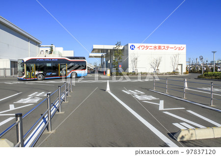 Iwatani hydrogen station and fuel cell bus in Haneda Innovation City 97837120