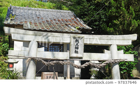 Torii of Homi Shrine in Kokokuji Castle Ruins (Numazu City, Shizuoka Prefecture) Torii of Homi Shrine in Kokokuji Castle Ruins (Numazu City, Shizuoka Prefecture) 97837646