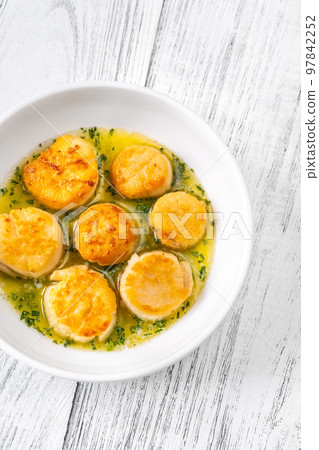 Portion of fried scallops 97842252