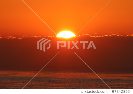 “湘南平塚海灘”2023年新年日出 “湘南平塚海灘”2023年新年日出 97842893