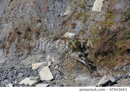 大雨造成山體滑坡、山體滑坡 大雨造成山體滑坡、山體滑坡 97843663