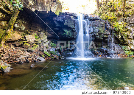 Autumn leaves of Mazeno Valley (Mazeno Falls) [Minamioguni Town, Aso County, Kumamoto Prefecture] 97843963