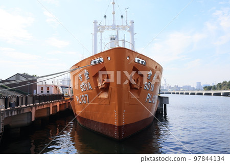 停泊在東京都品川區東八潮的南極觀測船宗谷號 97844134