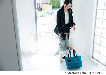 Entrance infant mother 97844970