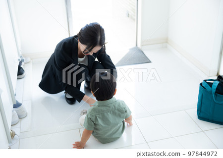 Entrance infant mother 97844972