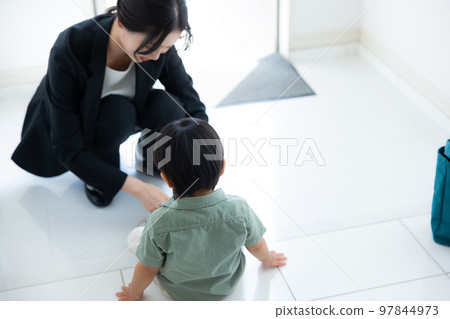 Entrance infant mother 97844973