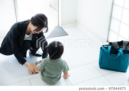 Entrance infant mother 97844975