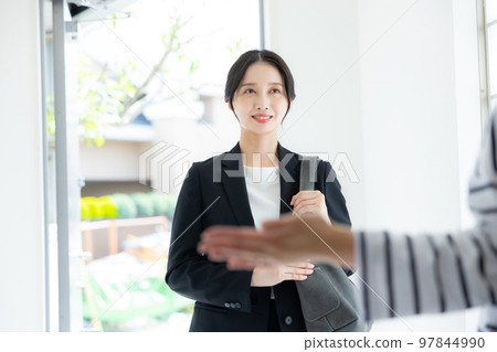 Visit suit entrance Visit suit entrance 97844990
