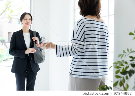 Visit suit entrance 97844992