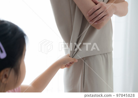 父母子女小學女生 父母子女小學女生 97845828