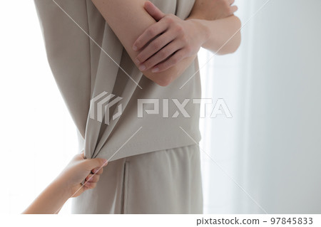 Parent and child Elementary school girl Parent and child Elementary school girl 97845833